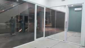 งานกระจกห้างคลีนิค