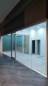 งานกระจกห้างคลีนิค