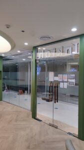 งานกระจกห้างคลีนิค