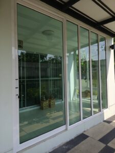 งานชุดกั้นห้องประตูหน้าต่าง