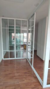 งานชุดกั้นห้องประตูหน้าต่าง