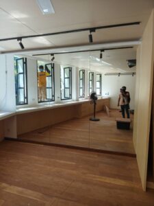 ชุดกระจกเงาบ้านอาคารคอนโดและผนังห้องน้ำ