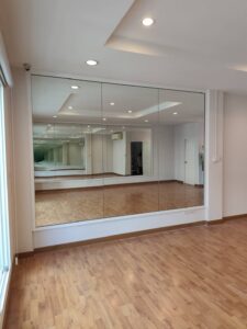 ชุดกระจกเงาบ้านอาคารคอนโดและผนังห้องน้ำ