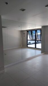 ชุดกระจกเงาบ้านอาคารคอนโดและผนังห้องน้ำ