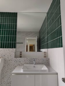 ชุดกระจกเงาบ้านอาคารคอนโดและผนังห้องน้ำ