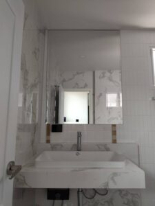 ชุดกระจกเงาบ้านอาคารคอนโดและผนังห้องน้ำ